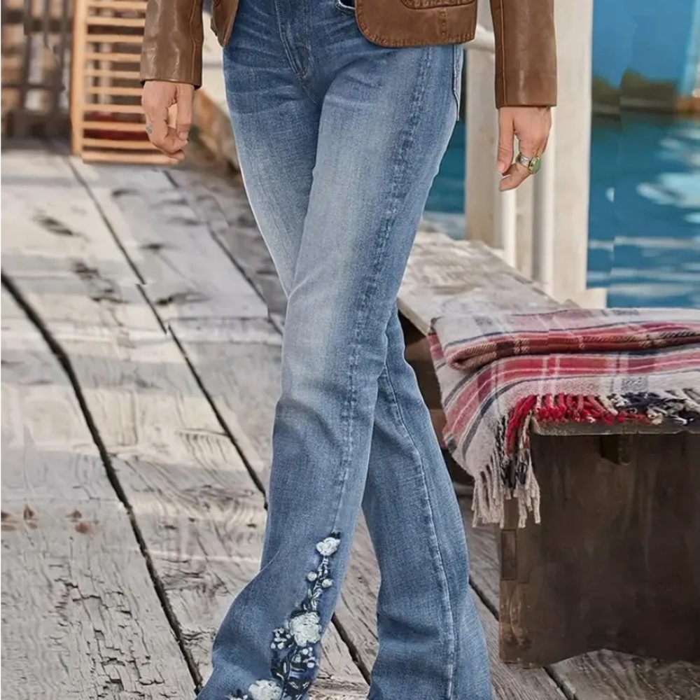 NIP Denim Embroidered Boot Cut Jeans. Size Small